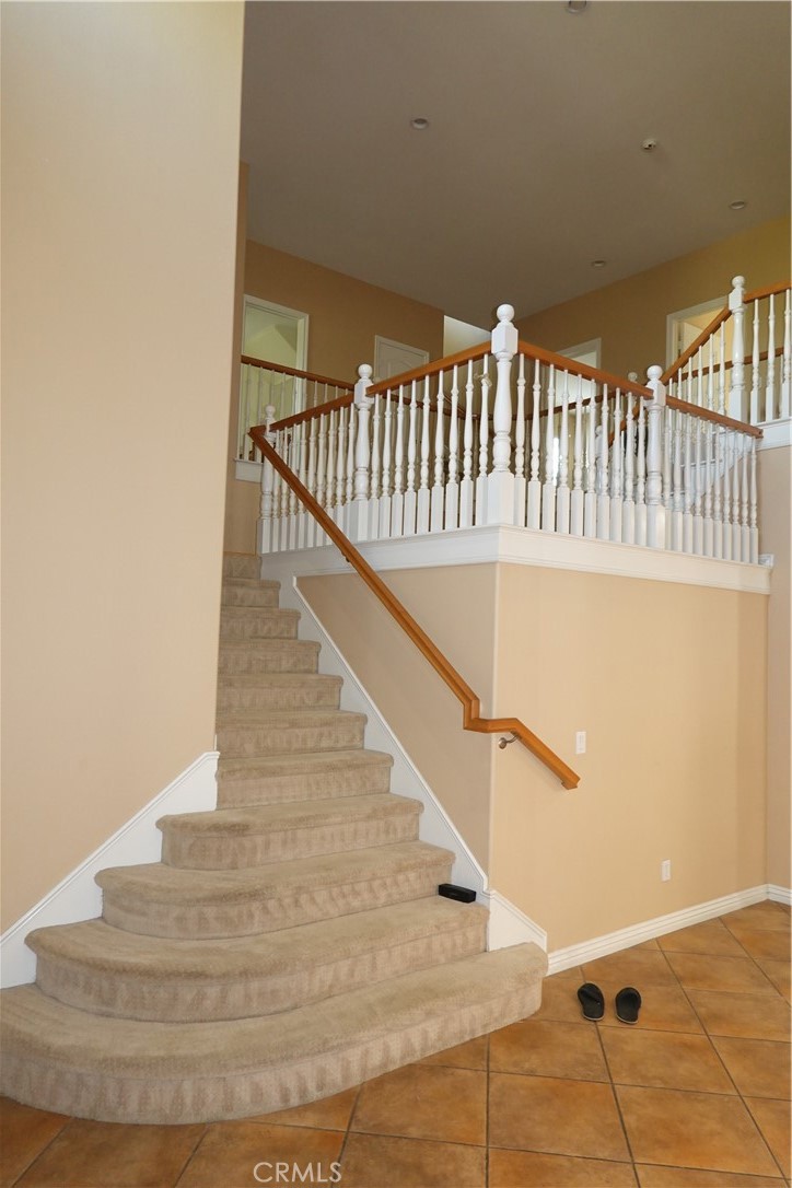 1840 West Deerfield Road Santa Ana, CA 92704 - Photo 5 of 24 stairs case