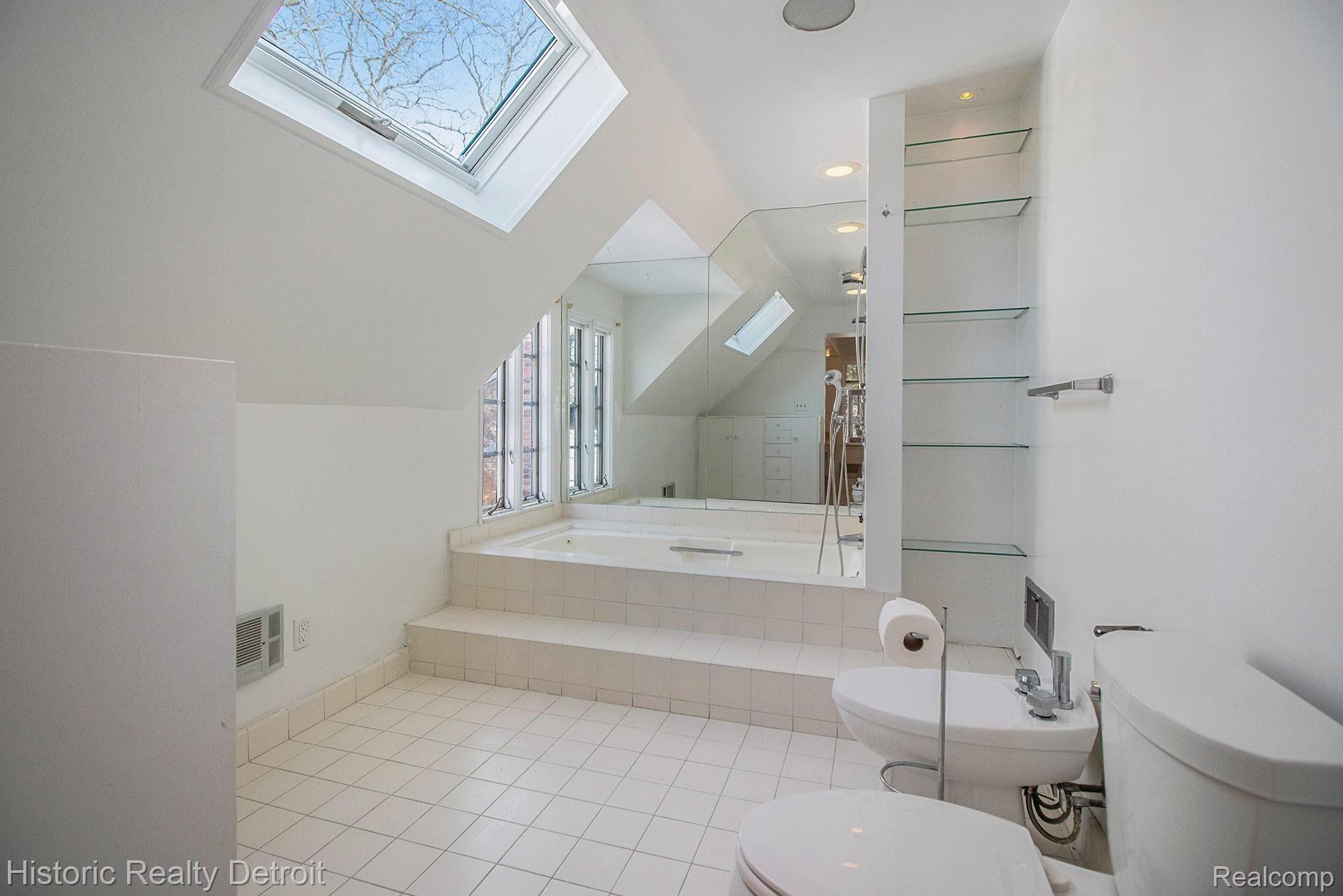18065 Hamilton Road Highland Park, MI 48203 - Photo 46 of 55 IMG_9916.jpg