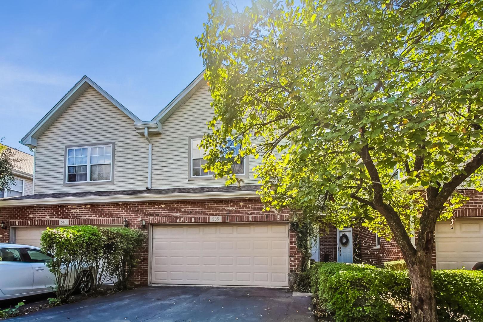 565 Goodwin Drive Bolingbrook, IL 60440 - Photo 2 of 44 a front view of a house with a garden