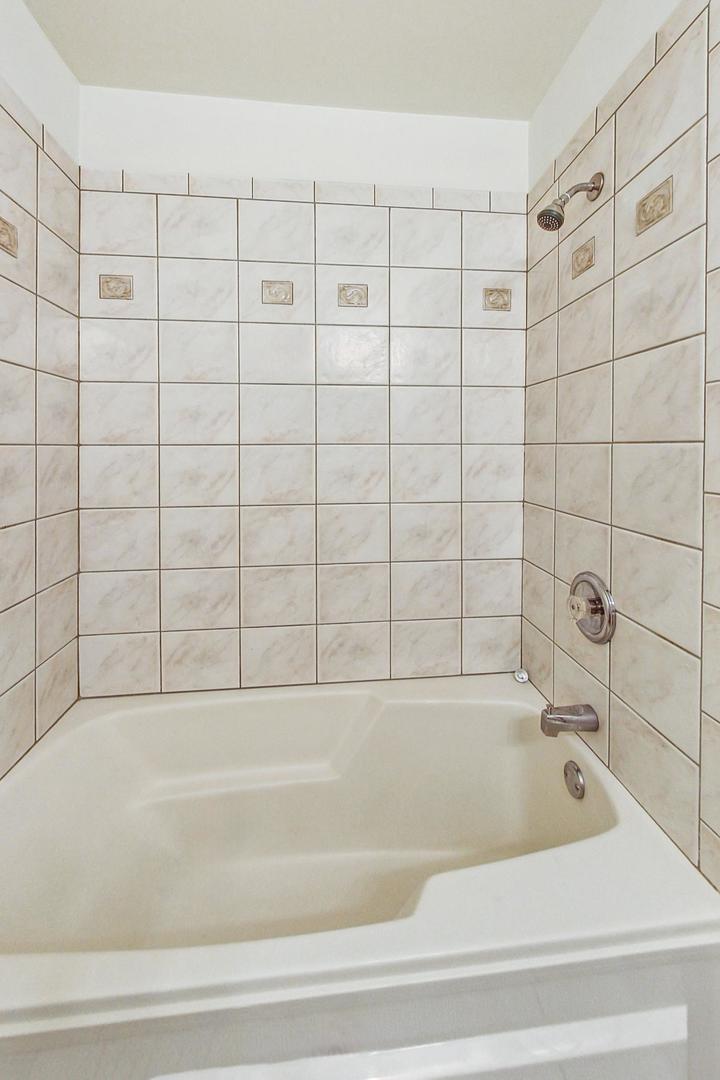 565 Goodwin Drive Bolingbrook, IL 60440 - Photo 30 of 44 a bathroom with a bathtub