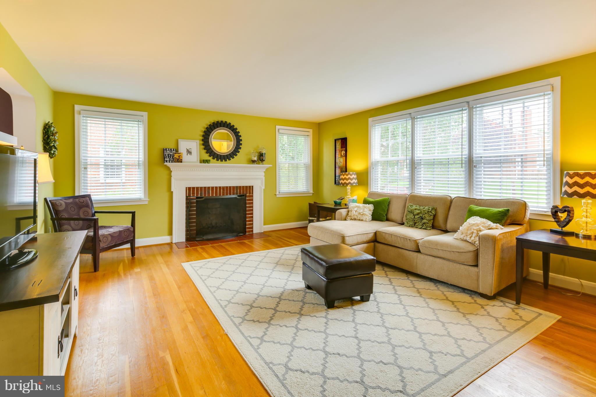 1539 Dellsway Road Baltimore, MD 21286 - Photo 3 of 30 Living Room