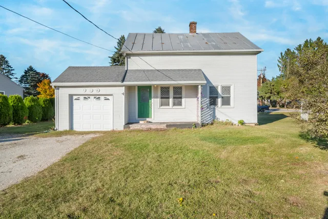 $140,000 | 143 East Church Street, Mishicot, WI 54228