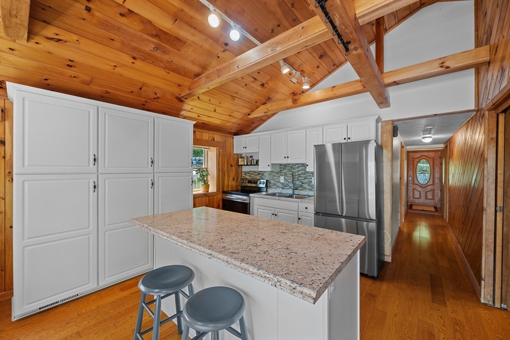 21 Carrier Lane Sutton, MA 01590 - Photo 12 of 42