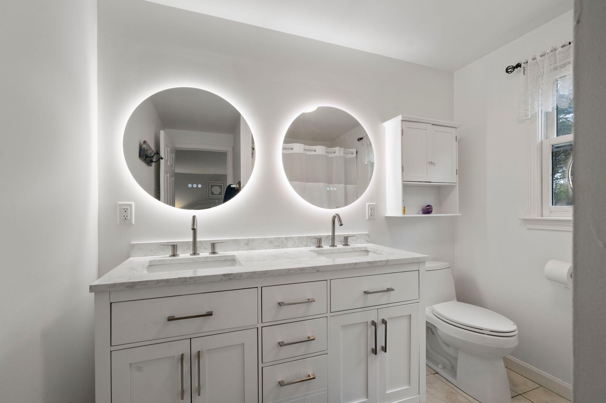 40 Sam Ryder Road Chatham, MA 02633 - Photo 27 of 42 a bathroom with double vanity a toilet a double vanity and a mirror