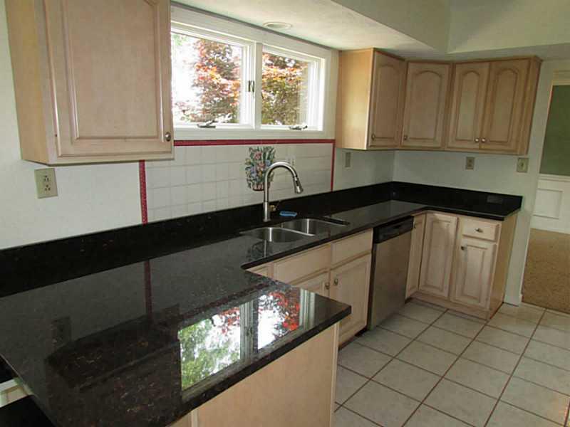 523 Howell Street Elizabeth, PA 15037 - Photo 14 of 25 Kitchen.