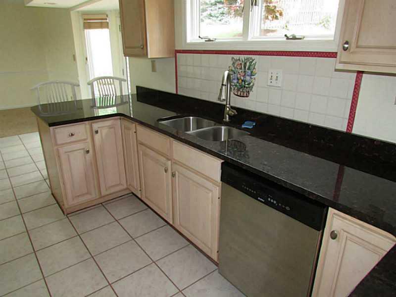 523 Howell Street Elizabeth, PA 15037 - Photo 20 of 25 Kitchen.