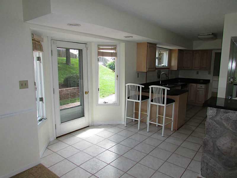 523 Howell Street Elizabeth, PA 15037 - Photo 7 of 25 Family Room.