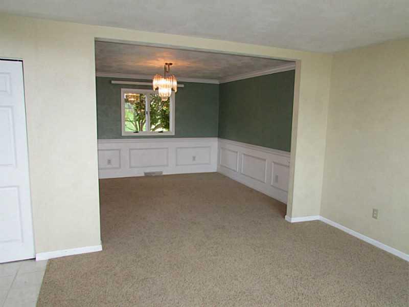 523 Howell Street Elizabeth, PA 15037 - Photo 9 of 25 Dining Room.