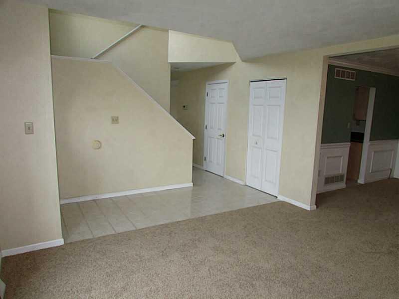 523 Howell Street Elizabeth, PA 15037 - Photo 10 of 25 Living Room.