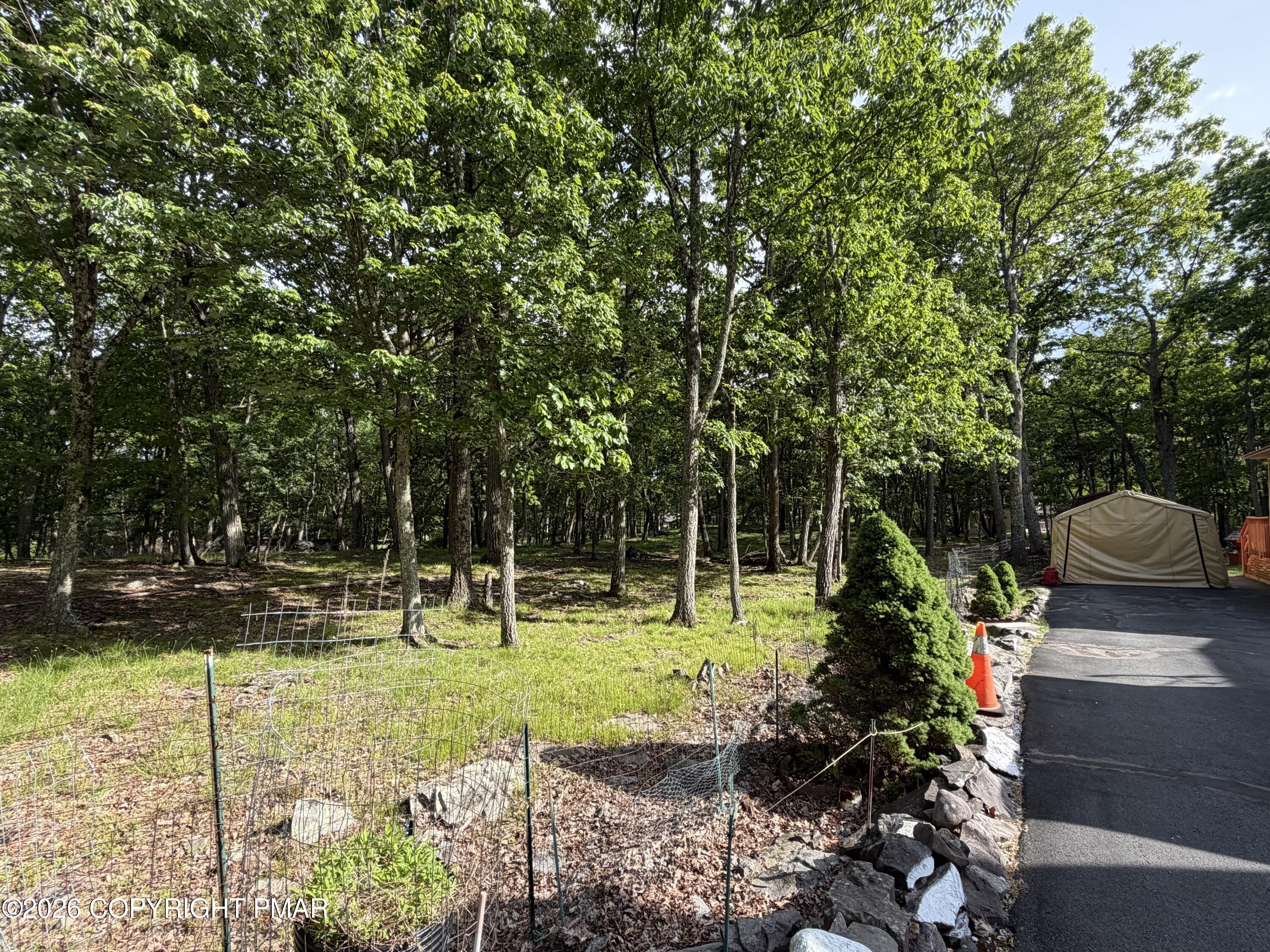197 Hummingbird Trail Bushkill, PA 18324 - Photo 29 of 33 Yard