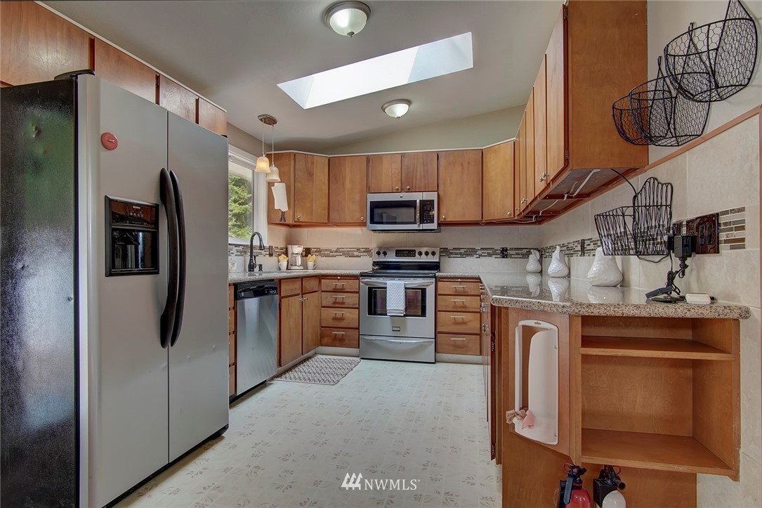 9555 Banner Road Southeast Port Orchard, WA 98367 - Photo 12 of 37 Gallery Image 12
