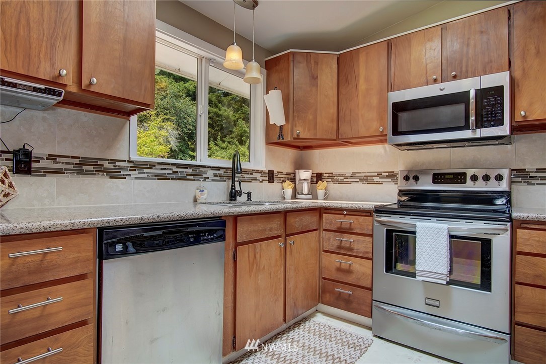 9555 Banner Road Southeast Port Orchard, WA 98367 - Photo 13 of 37 Gallery Image 13