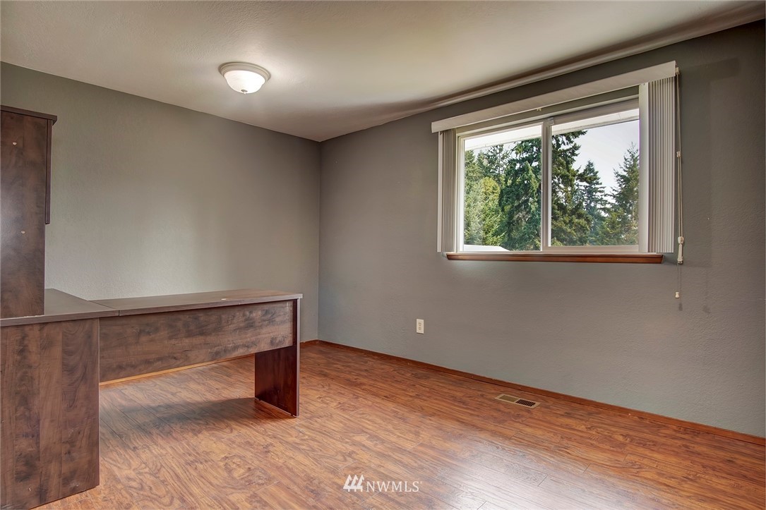 9555 Banner Road Southeast Port Orchard, WA 98367 - Photo 16 of 37 Gallery Image 16