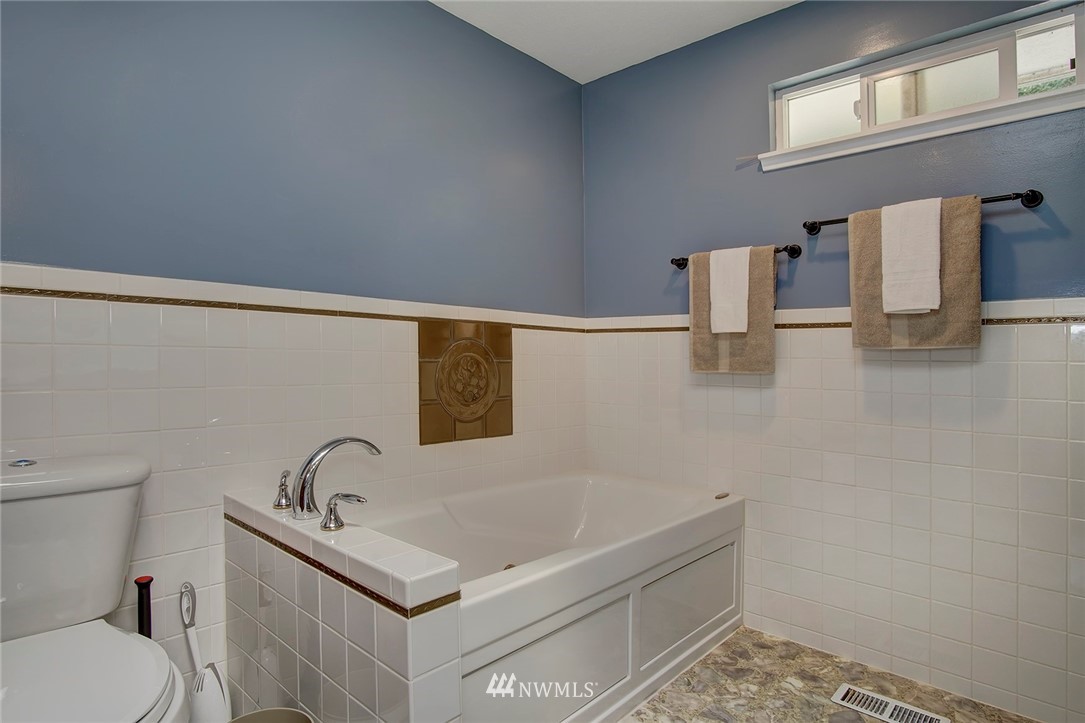 9555 Banner Road Southeast Port Orchard, WA 98367 - Photo 19 of 37 Gallery Image 19