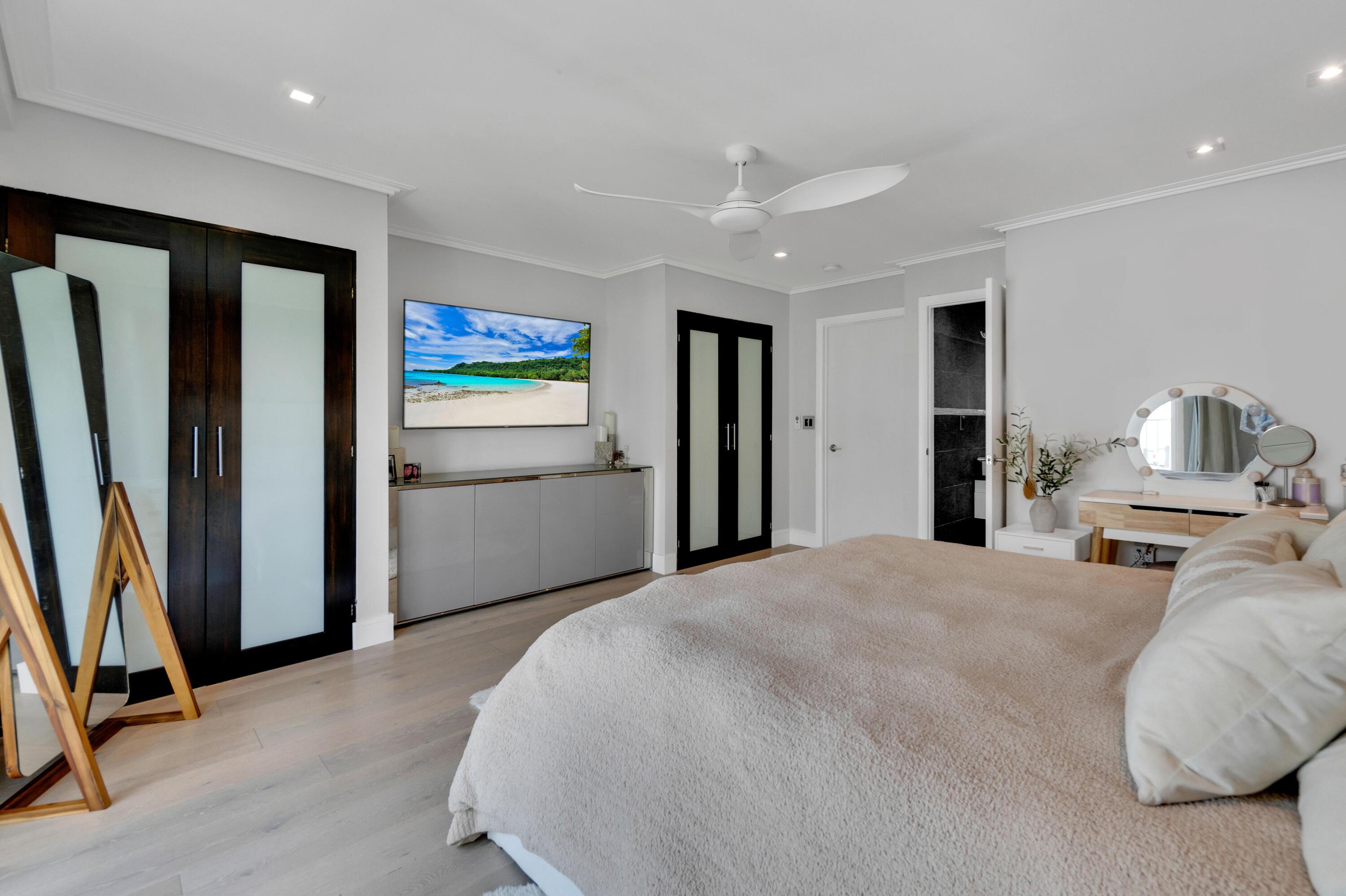 1052 Jeffery Street Boca Raton, FL 33487 - Photo 16 of 29 Large Primary Bedroom!