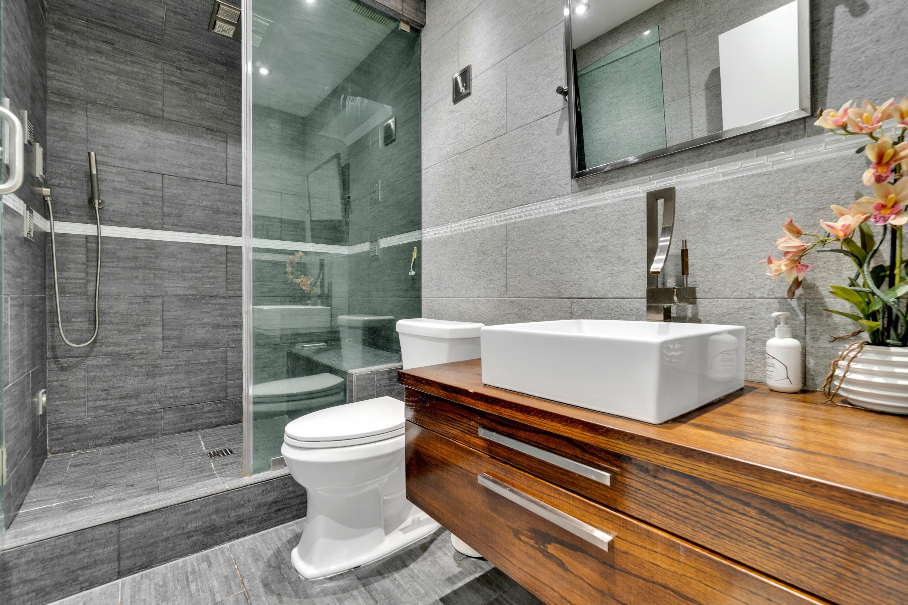 1052 Jeffery Street Boca Raton, FL 33487 - Photo 23 of 29 Pretty Guest Bath beauty!