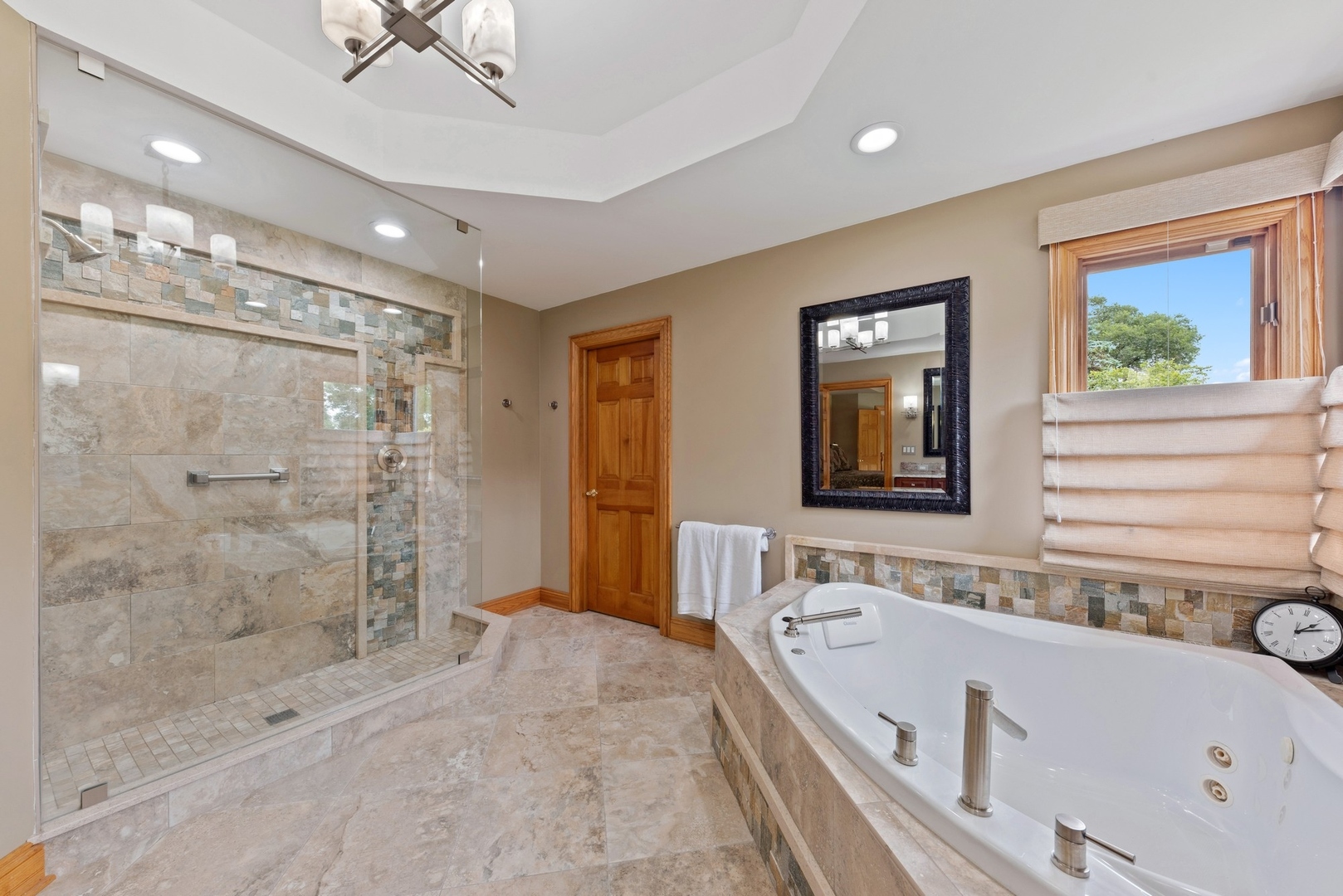 776 North Inverway Road Inverness, IL 60067 - Photo 13 of 31 a bathroom with a bathtub and a sink
