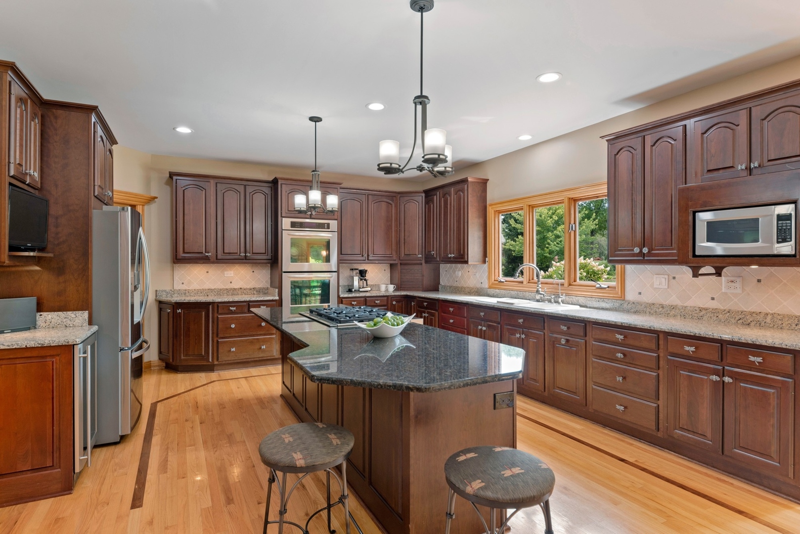 776 North Inverway Road Inverness, IL 60067 - Photo 5 of 31 a kitchen with granite countertop a stove a sink a refrigerator and chairs