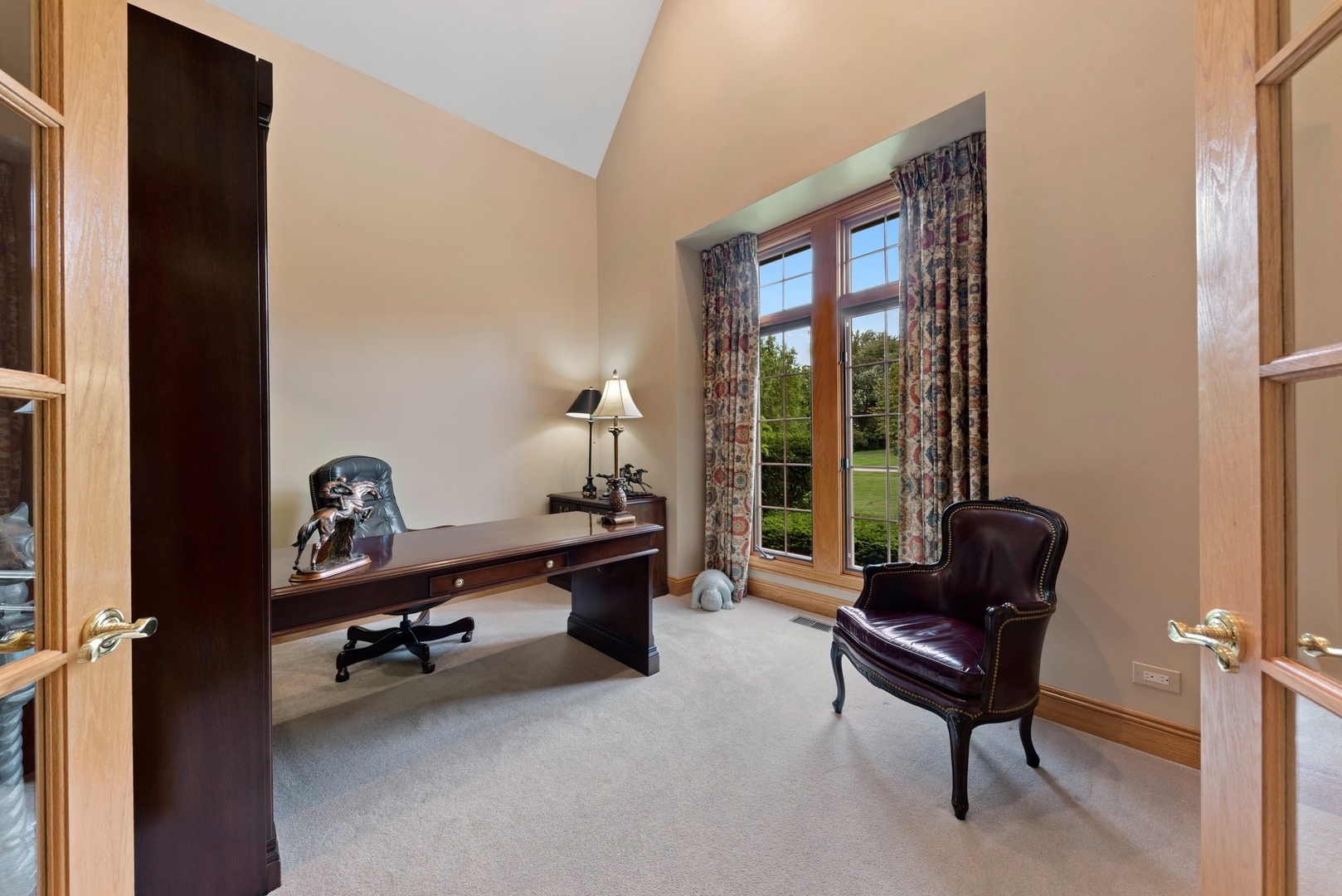 776 North Inverway Road Inverness, IL 60067 - Photo 10 of 31 a living room with furniture