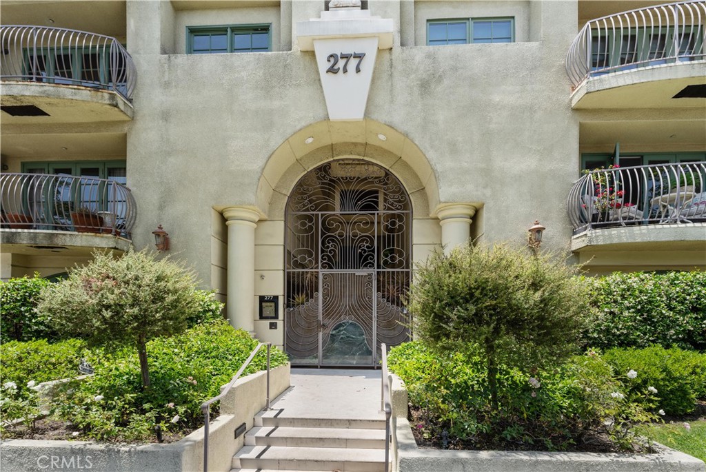 277 South Spalding Drive, Unit 201 Beverly Hills, CA 90212 - Photo 3 of 31 a front view of a house with garden