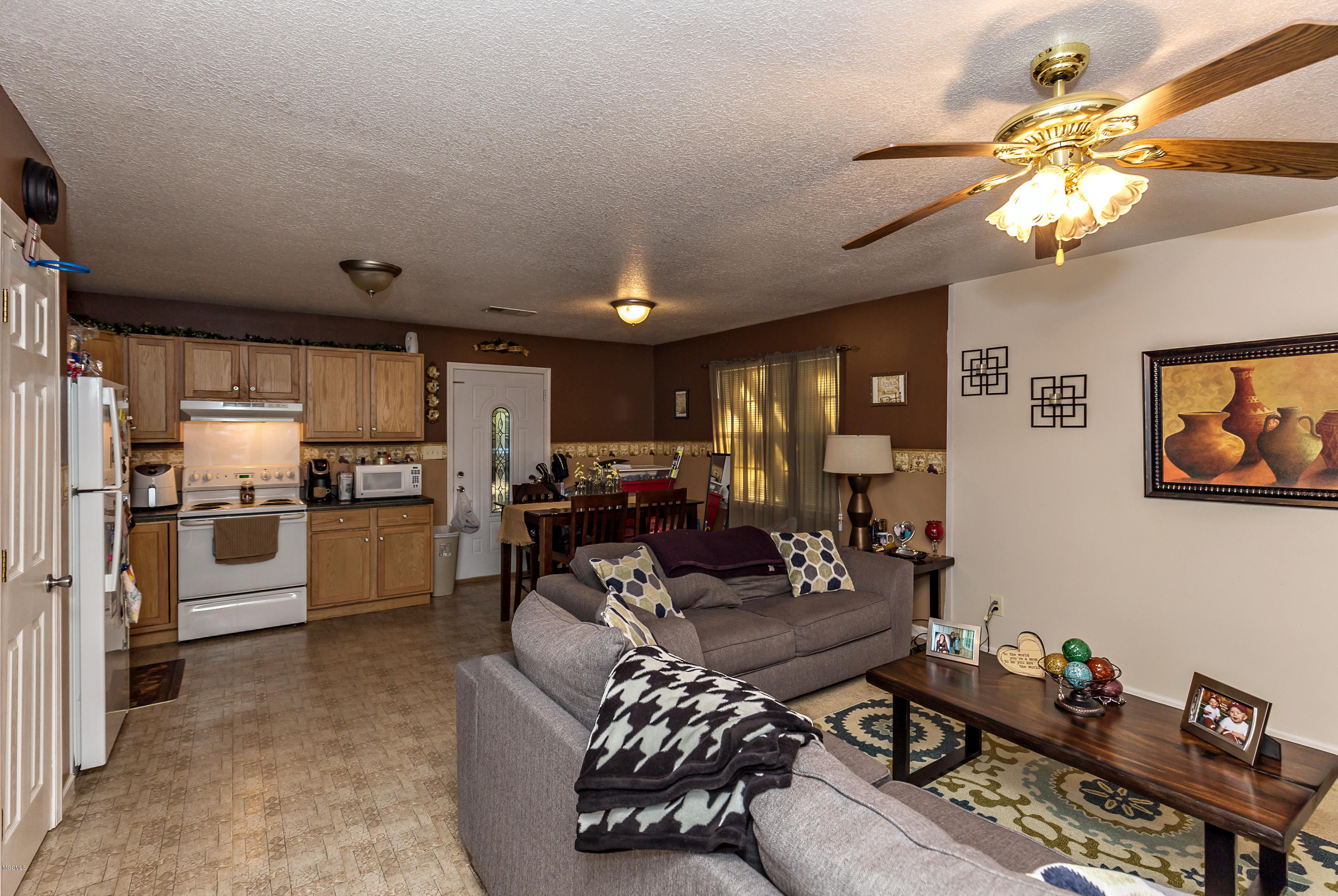 8021 Pointe Aux Chenes Road Ocean Springs, MS 39564 - Photo 7 of 33 Livingroom