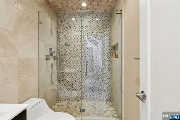 $4,500 | 161 Pond Drive, Unit 13E, Washington Township, NJ 07676