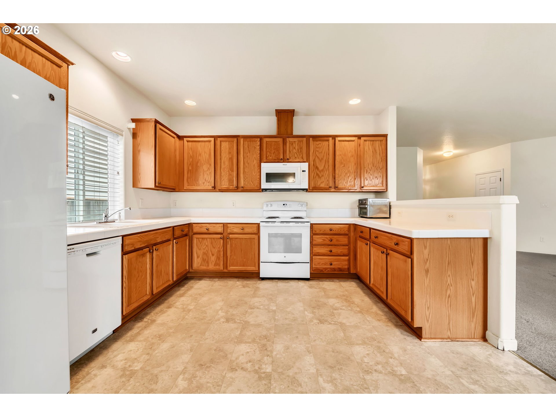 1493 Adelman Loop Eugene, OR 97402 - Photo 7 of 39