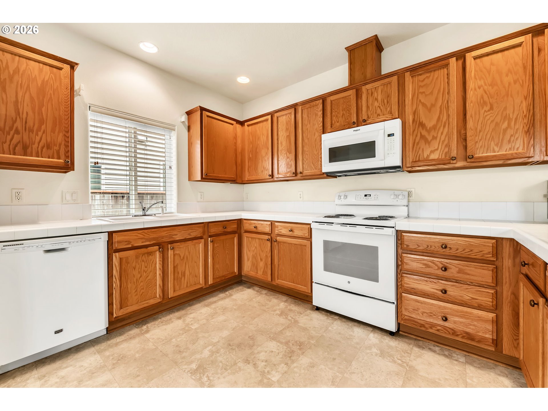 1493 Adelman Loop Eugene, OR 97402 - Photo 8 of 39