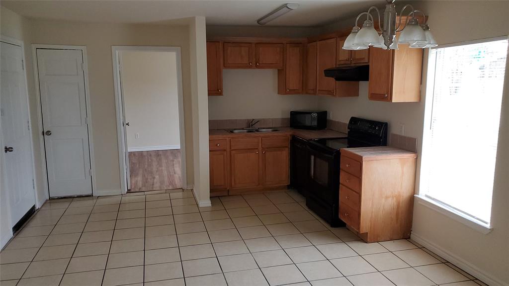 3700 Radford Road Fort Worth, TX 76119 - Photo 6 of 9