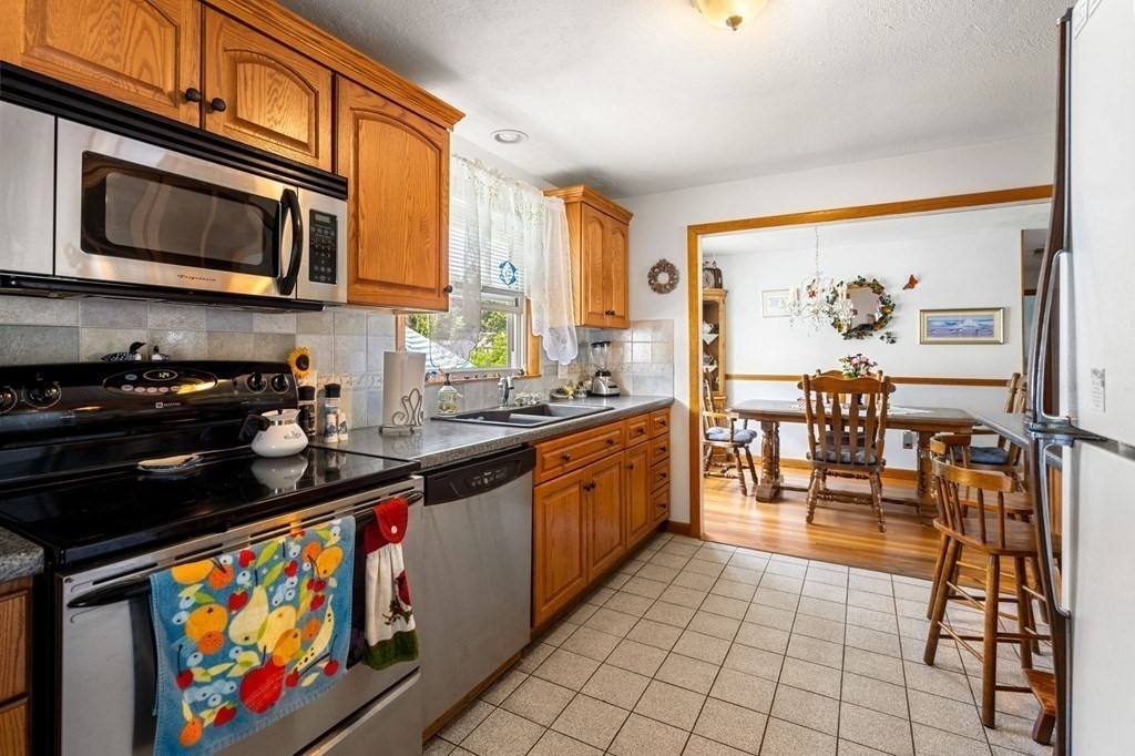 2 Staunton Road Groveland, MA 01834 - Photo 7 of 34 Gallery Image 7