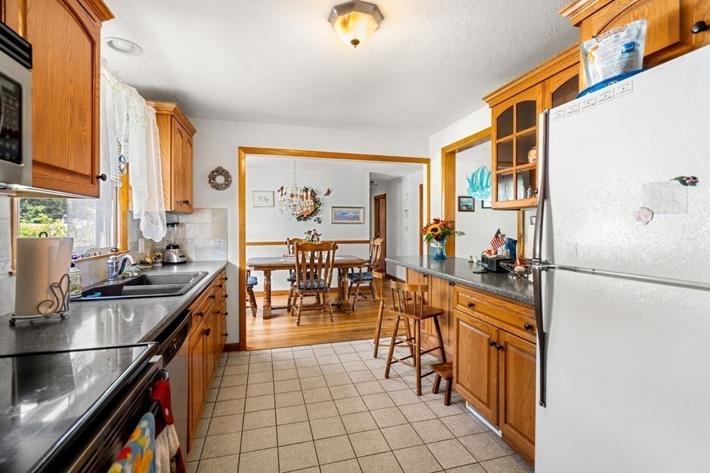 2 Staunton Road Groveland, MA 01834 - Photo 8 of 34 Gallery Image 8