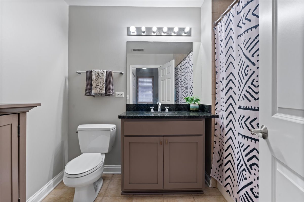 2025 South Indiana Avenue, Unit 407 Chicago, IL 60616 - Photo 12 of 17 a bathroom with a toilet sink and mirror