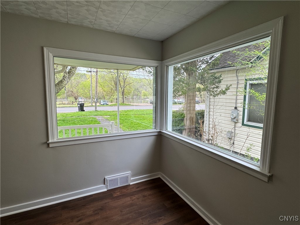 2025 Valley Drive Syracuse, NY 13207 - Photo 11 of 37