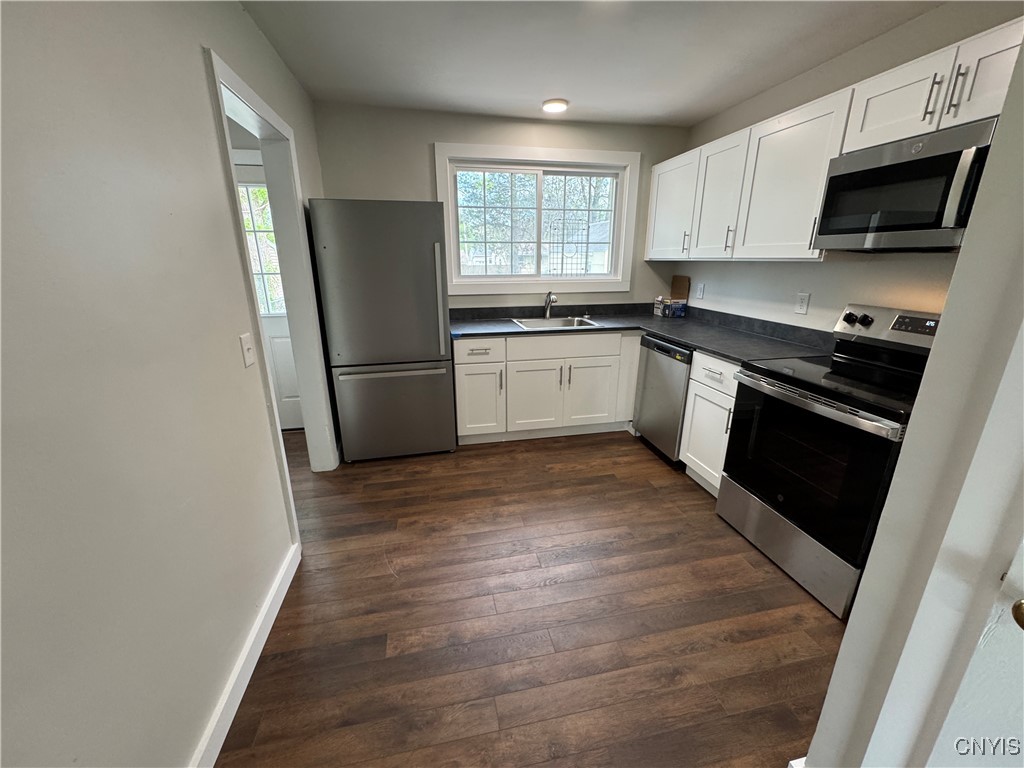 2025 Valley Drive Syracuse, NY 13207 - Photo 12 of 37