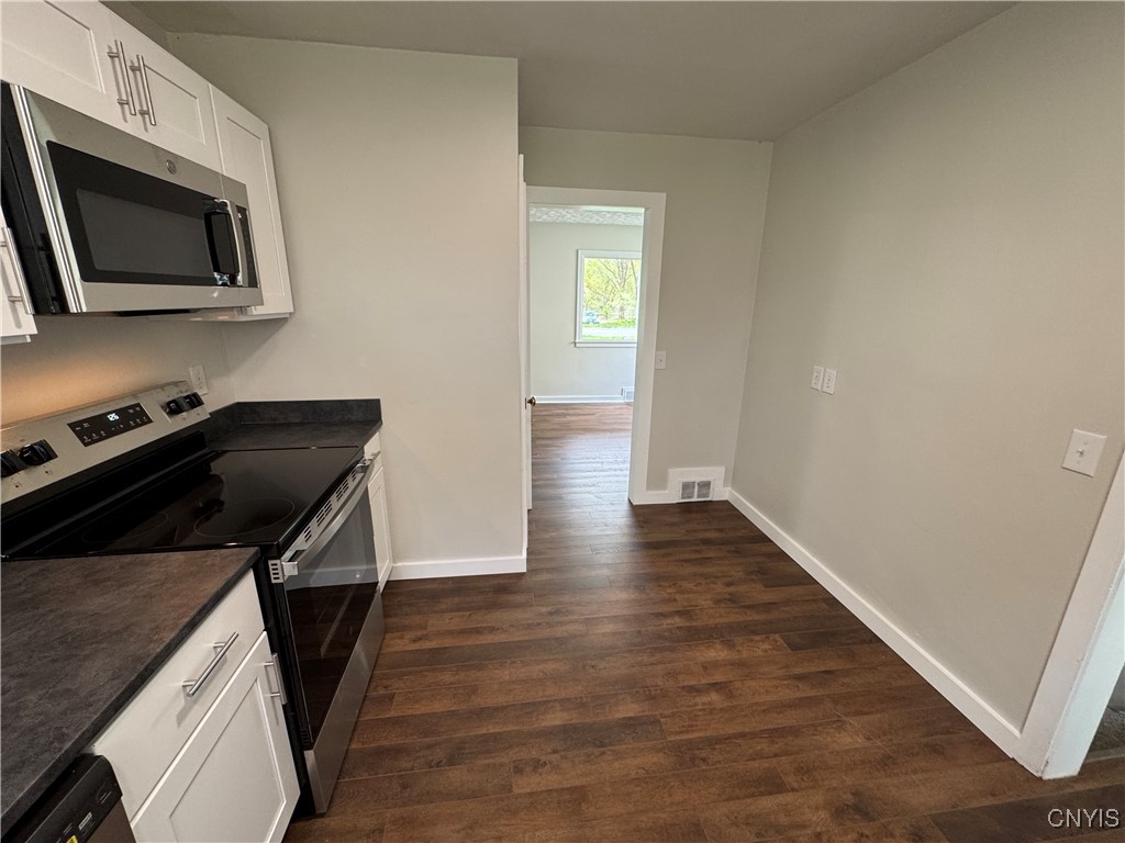 2025 Valley Drive Syracuse, NY 13207 - Photo 14 of 37