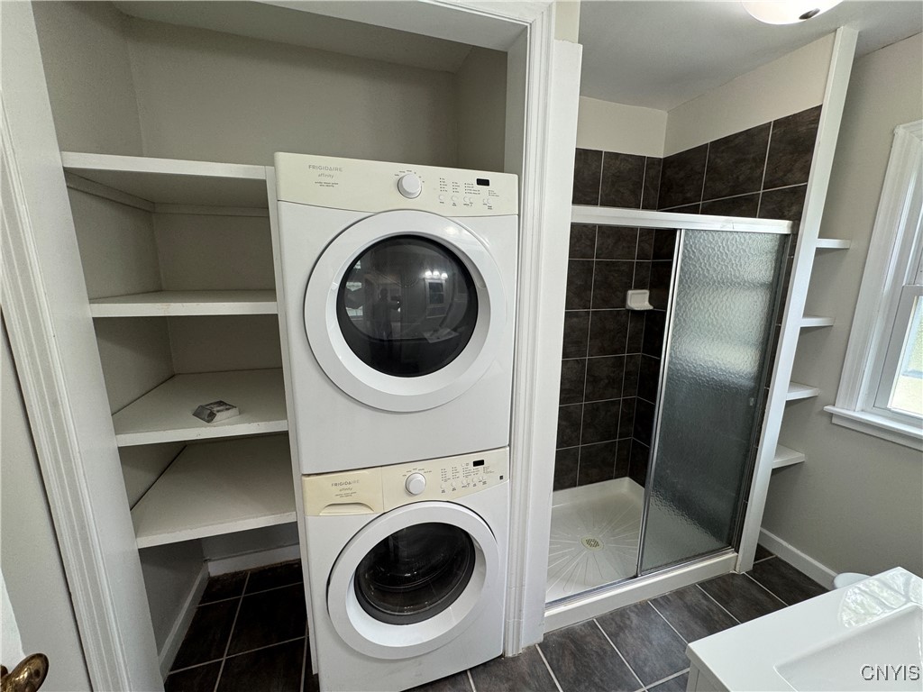 2025 Valley Drive Syracuse, NY 13207 - Photo 15 of 37