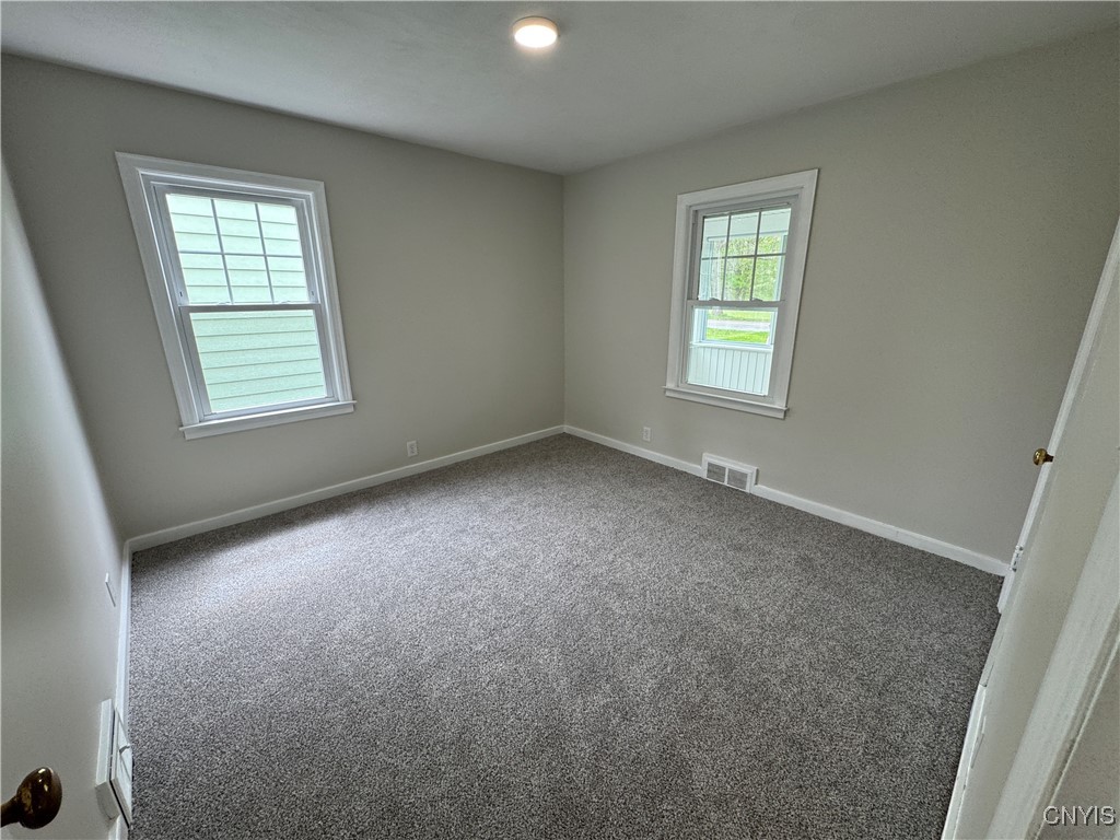 2025 Valley Drive Syracuse, NY 13207 - Photo 18 of 37