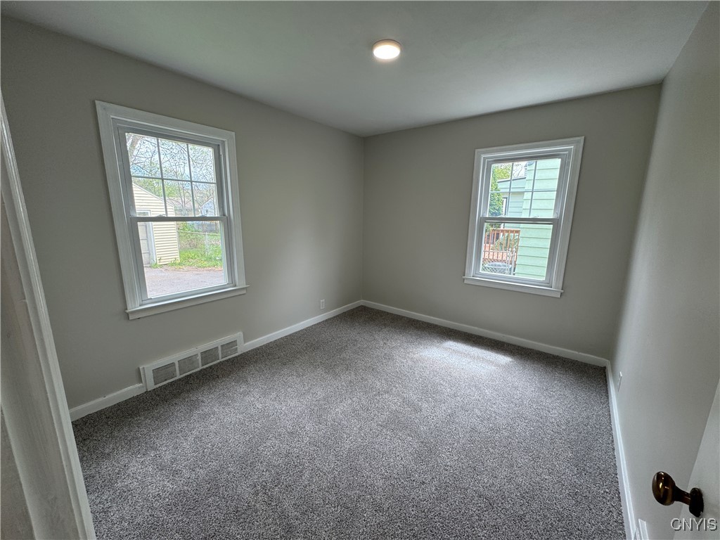 2025 Valley Drive Syracuse, NY 13207 - Photo 20 of 37