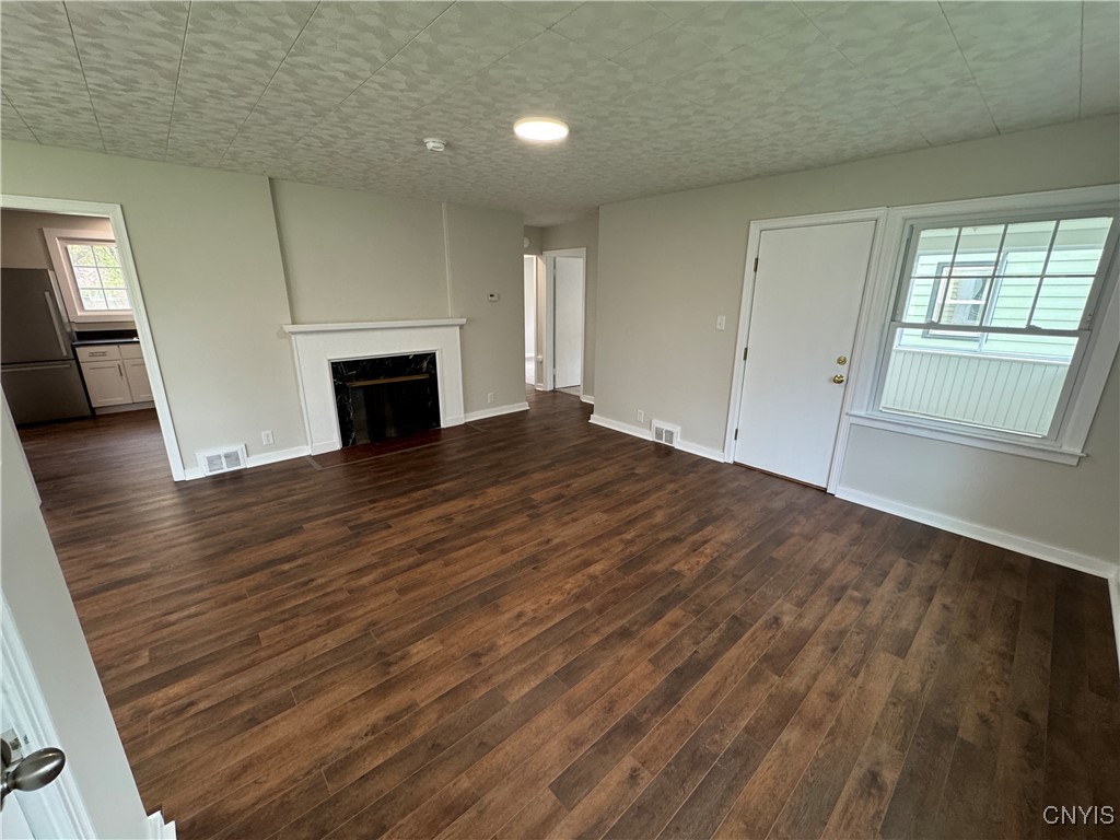 2025 Valley Drive Syracuse, NY 13207 - Photo 2 of 37