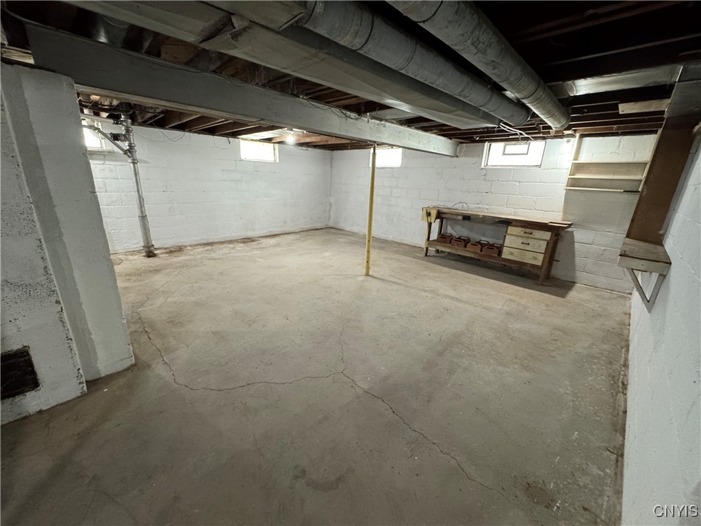 2025 Valley Drive Syracuse, NY 13207 - Photo 24 of 37