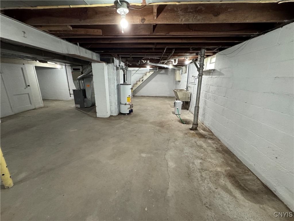 2025 Valley Drive Syracuse, NY 13207 - Photo 25 of 37