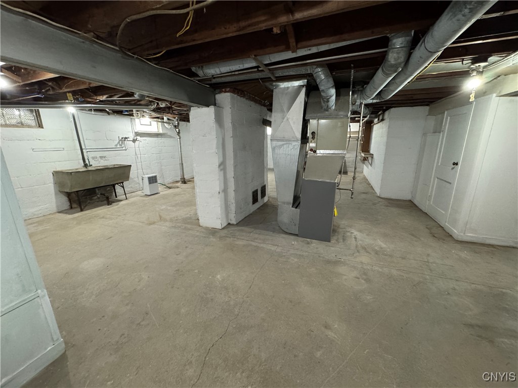 2025 Valley Drive Syracuse, NY 13207 - Photo 26 of 37