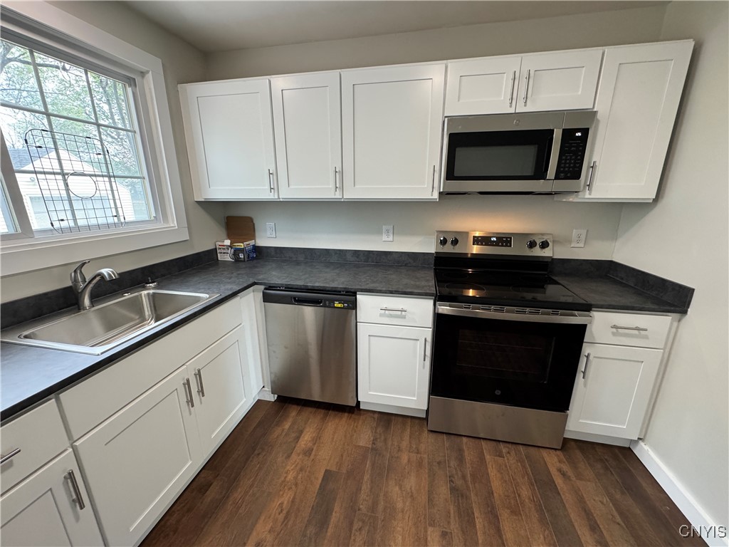 2025 Valley Drive Syracuse, NY 13207 - Photo 3 of 37