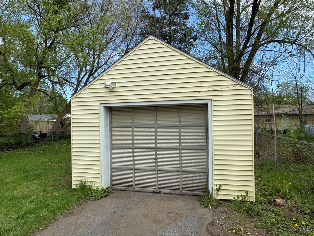 2025 Valley Drive Syracuse, NY 13207 - Photo 31 of 37