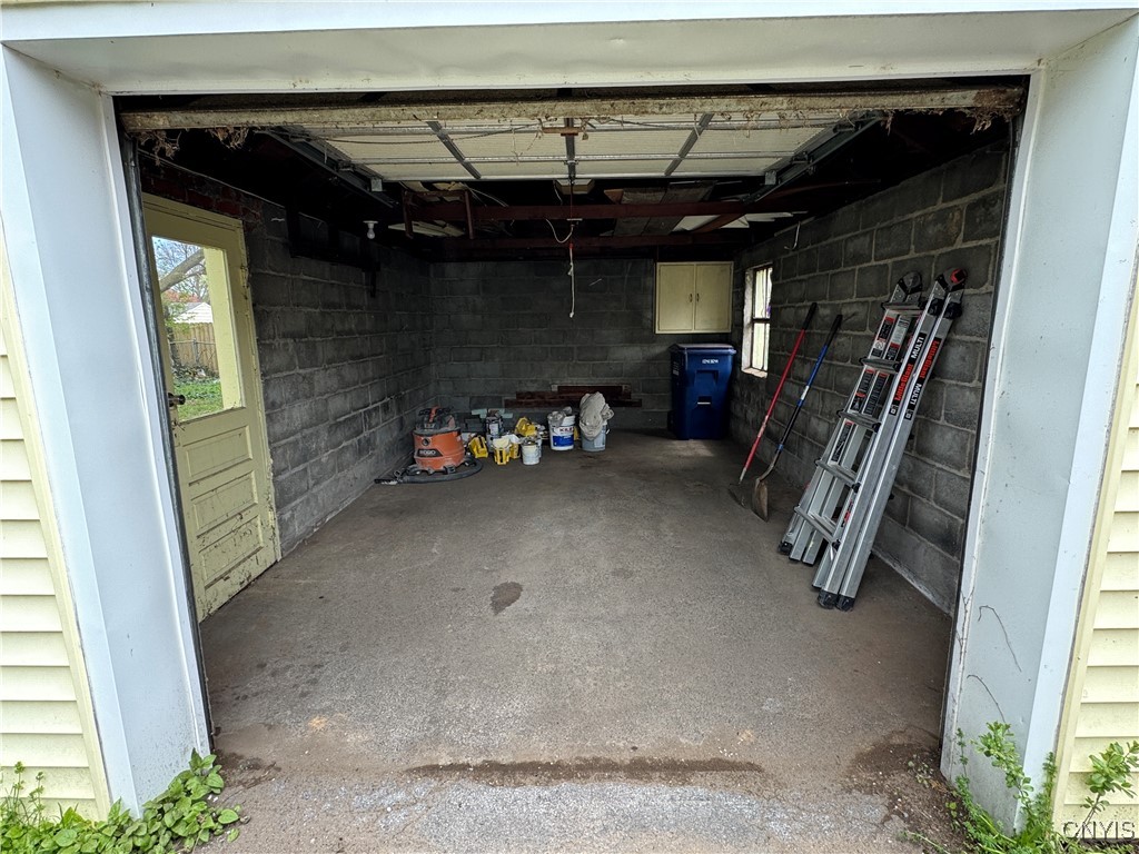 2025 Valley Drive Syracuse, NY 13207 - Photo 32 of 37