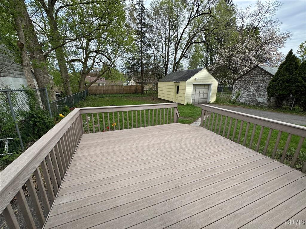 2025 Valley Drive Syracuse, NY 13207 - Photo 33 of 37