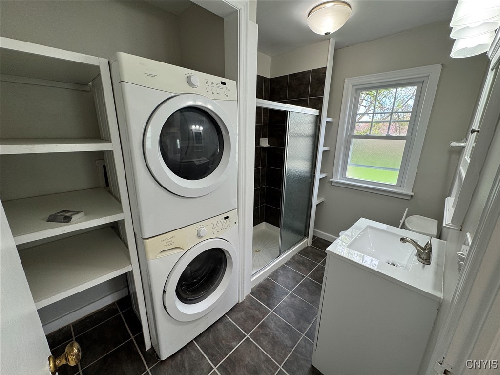 2025 Valley Drive Syracuse, NY 13207 - Photo 4 of 37