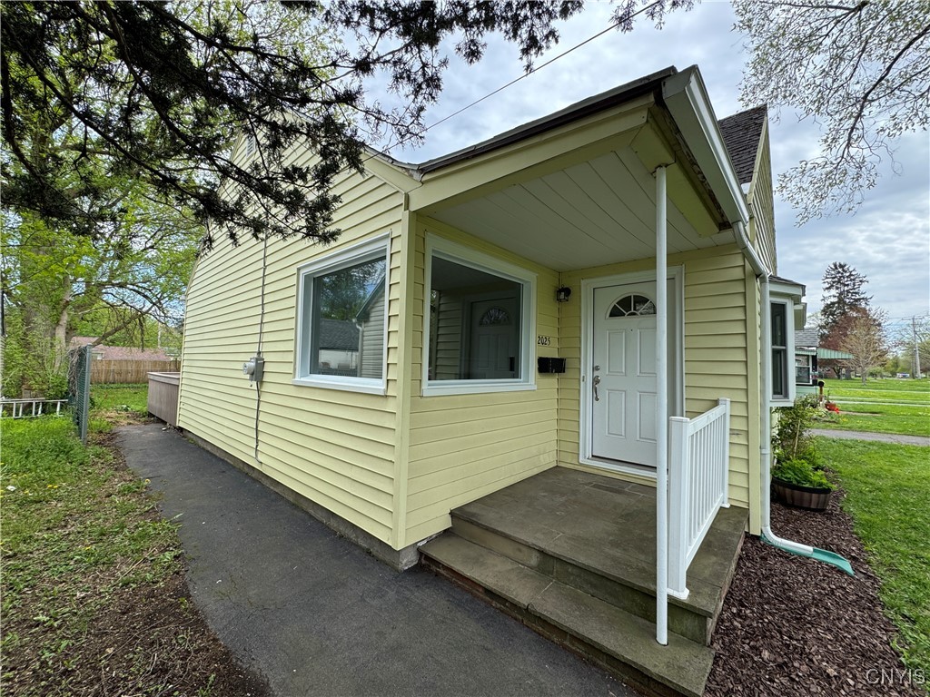 2025 Valley Drive Syracuse, NY 13207 - Photo 6 of 37