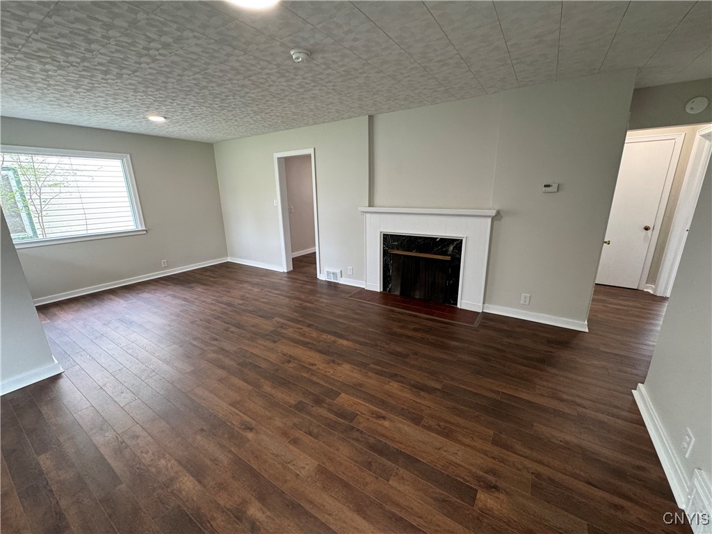 2025 Valley Drive Syracuse, NY 13207 - Photo 7 of 37