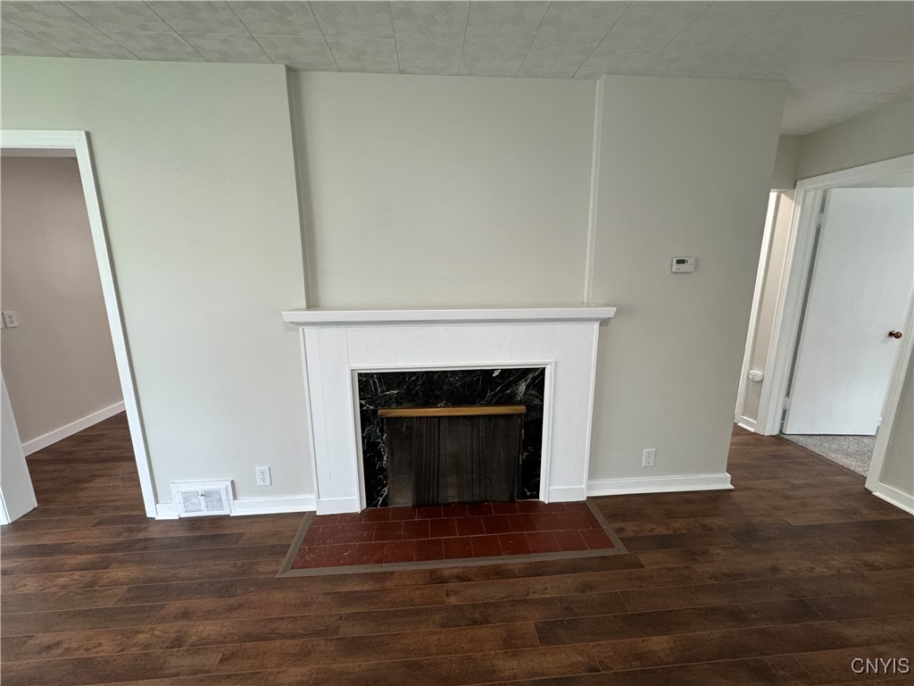 2025 Valley Drive Syracuse, NY 13207 - Photo 8 of 37